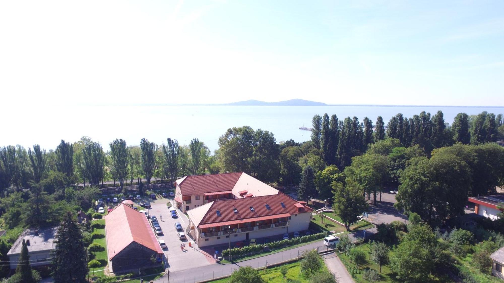 Hotel Halaszkert Badacsony Badacsonytomaj Exterior foto